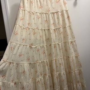 long skirt. Size M. 100% cotton. Worn once or twice in like new condition.